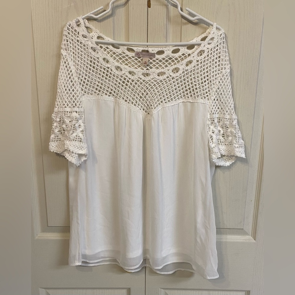 DB Established 1962 beautiful white lace and polyester blouse size XL